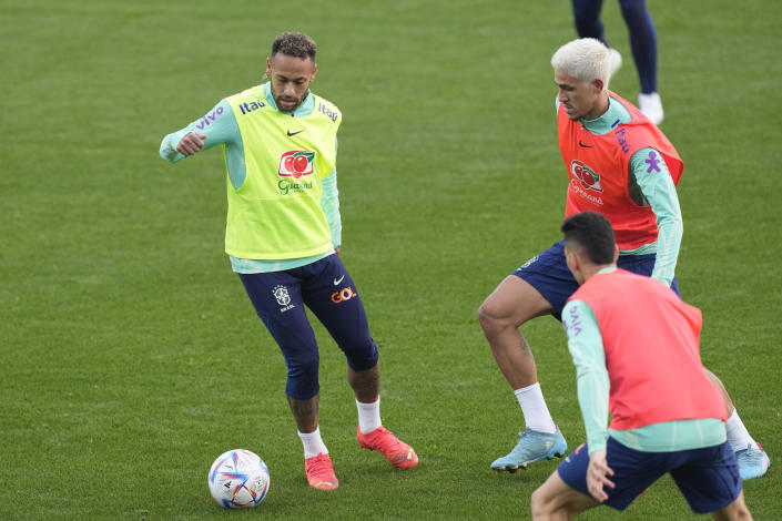 内马尔在世界杯前第一次巴西国家队的训练