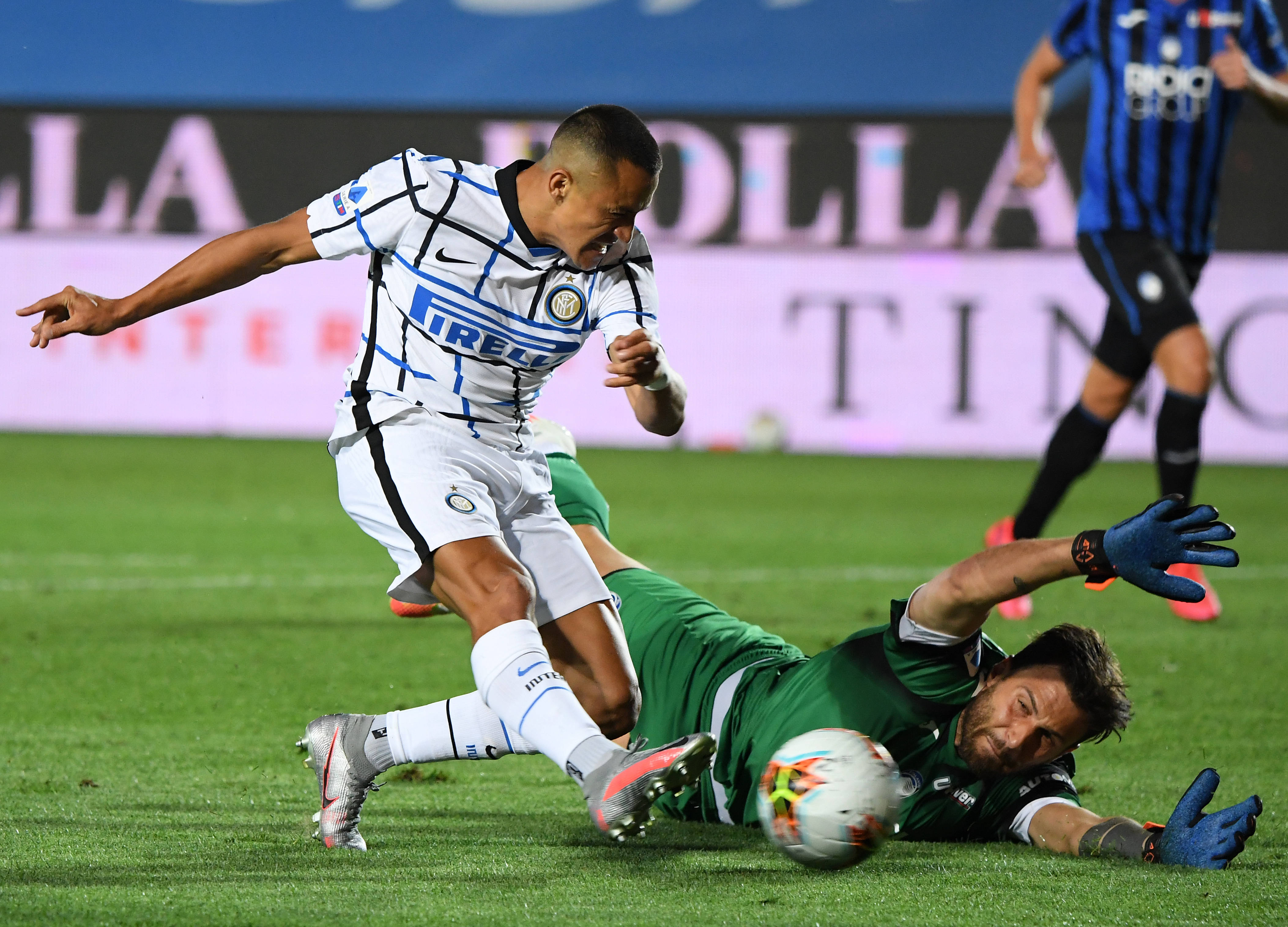 意甲中心： AC米兰 VS 乌迪内斯，AC米兰捍卫主场，迎来胜利？